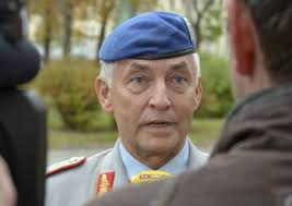 General Physician Michael Tempel, Commander of the Medical Command, is  pleased to receive the