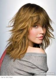 It basically features long and thick the long wavy bangs are trimmed to give them a messy look then swept forward while the sides are men who like to keep medium or long locks are best suited for this, and it is also one of the easiest. Long Messy Layered Hair Style Medium Hair Styles Medium Length Hair Styles Layered Hair
