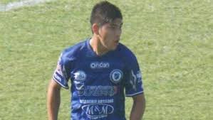 A cena raríssima de morte do jogador no pes de playstation 2 !!! Jogador Morre Apos Bater A Cabeca Em Mureta Ao Lado Do Campo Na Argentina Nsc Total