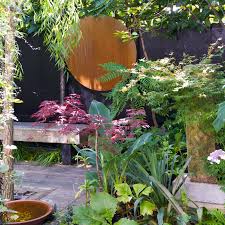 Ontwerper Spencer Viner Maakte Van Zijn Kleine Tuin Een Waar Paradijs Met Weelderige Siergrassen Uit China En Japan En De Be Tuin Tuin Voorbeelden Siergrassen