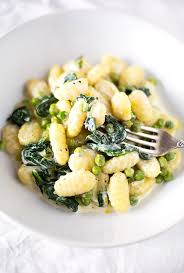 15 Minuten Gnocchi Mit Spinat Und Erbsen Kochkarussell Rezept Rezepte Gnocchi Spinat Fruhlingsrezepte