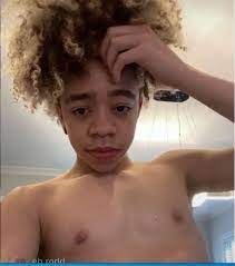 His father rose to prominence via his rap career in the atlanta scene. T I S Son King Harris Gets Into Another Verbal Altercation In Viral Video Rolling Out