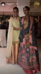 Diwali 2017 Kareena Kapoor Khan And Sonam Kapoor Party It Up Veere Di Wedding Style Bollywood Fashion Black Saree Designs Pakistani Dresses