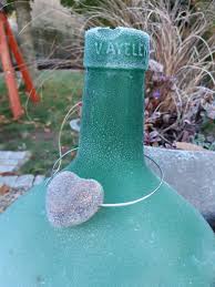 Winterdeko Gartendeko Garten Im Winter Weinballon In 2020 Winterdeko