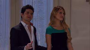 C44: Nikki sale con otro