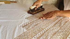 Istilah batik sendiri berasal dari bahasa jawa yakni amba yang artinya lebar, luas, kain. Cara Membuat Batik Cap Yang Mudah Dan Sederhana