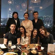 Mantan suami pilih jennifer dunn, sarita abdul mukti: 5 Pernyataan Sarita Yang Mengalah Untuk Jennifer Dunn Dan Harris Kumparan Com