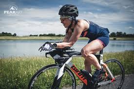 Ideal für triathleten, bikereisende und bikepacker! Triathlon Rasanter Fahren Mit Dem Aerolenker Zeitfahrrad Oder Rennrad