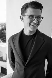 Tom Holland - Biography - IMDb