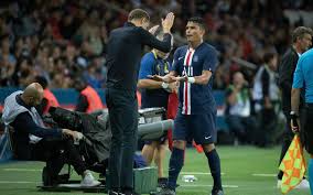 Thiago silva disputera lui sa deuxième d'affilée après avoir joué celle face au bayern munich la il s'est ensuite adressé sur thomas tuchel : Tuchel N Imagine Pas Le Psg Sans Thiago Silva Il Est Un Capitaine Incroyable Le Parisien