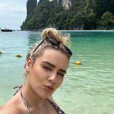 Eloise🖤 (@eloiselilyx) • Instagram photos and videos