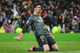 Thibaut nicolas marc courtois is a belgian professional footballer who plays as a goalkeeper for spanish club real madrid and the belgium na. The Tallest And The Shortest Footballers In Europe S Top 5 Leagues