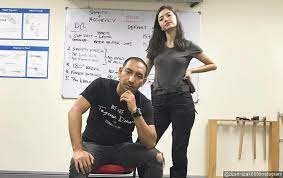 Rehineleri kurtarabilmek ve aynı zamanda da teröristleri yok edebilmek için. Raline Shah Akan Main Sekuel Film Laga Malaysia Polis Evo 2