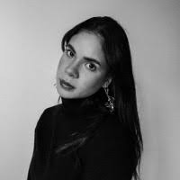 1400+ perfiles de «Almodóvar»