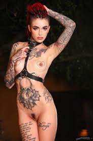 Dressed in latex, BurningAngel Leigh Raven is a tattooed sex goddess |  AltPorn.net - alt.porn erotica