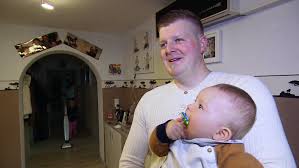 Hat vier kinder, ist alleinerziehend und macht den spagat zwischen tagesmutter und beruf. Mensch Papa Vater Allein Zu Haus Im Online Stream Ansehen Tvnow