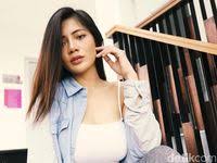 Anastasya khosasih masih berusia 20 tahunia tengah menempuh pendidikan. Dari Sales Berlliana Lovell Raup Puluhan Juta Sebulan Jadi Selebgram
