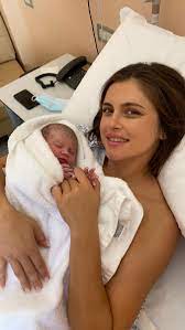 Supruga amra silajdžić na svijet je donijela daliu. Edin Dzeko On Twitter Welcome To The World Our Little Flower Dalia