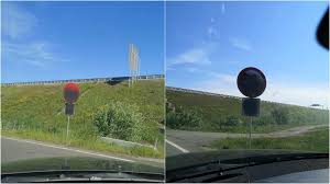 A) accelerezi şi intri pe autostrada prin fata autocamionului; Foto Ètirea Ta Semnul Care Interzice Accesul Pe Bretelele De Acces Pe Autostrada A1 Prin Cic Ul De La Pianu Blurat La Doar O Zi De La Instalare Ziarul Unirea