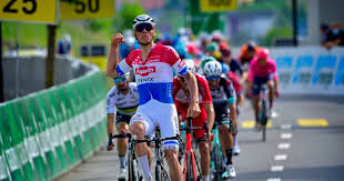 De gp adrie van der poel, om precies te zijn. Mathieu Van Der Poel Neemt Geen Risico En Stapt Af In Zwitserland Wielrennen Ad Nl