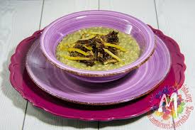 Il risotto con crema di zucchine, taleggio e nocciole è un primo piatto cremoso e super gustoso, adatto per gli amanti dei sapori forti. Risotto Con Crema Di Carciofi Chips E Limone Candito I Menu Del Sorriso Monicucci Chef