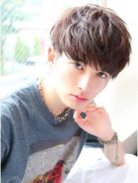 flava サイドパートショートソフトツーブロックフェザーマッシュ l014038638 フレイバ flava のヘアカタログ ホットペッパービューティー マッシュ ツーブロック スパイラルパーマ メンズ 男性の髪