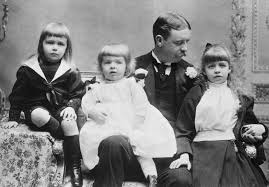 Roosevelt fiel freilich in eine zeit, in der es unvorstellbar war, dass in einer ehe beide partner eine politische karriere verfolgten. Biographie Von Eleanor Roosevelt First Lady Schriftstellerin Und Diplomatin