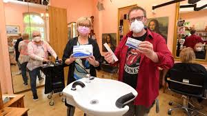 (nur die ffp2 maskenpflicht bleibt bestehen) chrisgeo friseure Friseure In Kassel Leiden Unter Corona Testpflicht Viele Lassen Wachsen Statt Sich Zu Testen Kassel