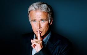 Un jeune cocker se morfond dans sa cage. Fifty Fifty De Franck Dubosc Sur Tf1 Un One Man Show A Voir Ou Pas Bulles De Culture