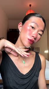 a truly toasted look… 🍞 this is absolutely the only blush you need this  summer @rhode skin #rhodeblush #rhodetoastedteddy #summermakeup #summerblush