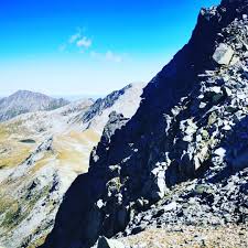 Cele mai multe dintre marile amenajări hidrografice au fost realizate în anii regimului comunist, iar crearea lacurilor de acumulare a schimbat secretele construcţiei barajului gura apelor, din retezat. Lacul Bucura Cel Mai Mare Ministerul Mediului Romania Facebook