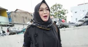 Rina gunawan sendiri sebenarnya telah memulai bisnis wedding organizer nya ketika ia masih aktif sebagai artis. Y1c3rjvatqmolm