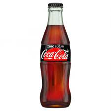 Application d'une texture buée pour la fraîcheur ainsi que des particules pour les gouttelettes. Bouteille Coca Cola Zero En Verre 25 Cl