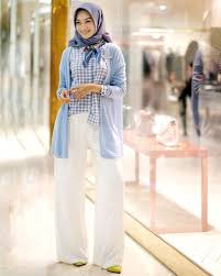 We would like to show you a description here but the site won't allow us. 9 Style Hijab Casual Buat Ke Kantor Paling Trendy