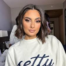 Jillian Arthur's Instagram, Twitter & Facebook