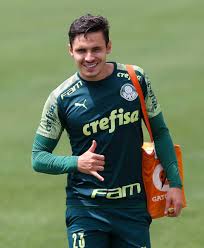 O jogador, que chegou ao clube em 2019, recentemente marcou um dos gols da. Raphael Veiga On Twitter I M Back