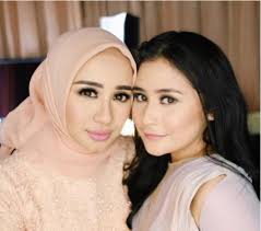 Prilly latuconsina, various images from her instagram. Ketika Prilly Latuconsina Dan Laudya Cynthia Bella Foto Bareng Tabloidbintang Com