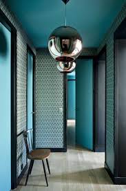 Bleu Petrole Bleu Canard Bleu Paon Ce Corridor Brouille Les Traces Sans Brouiller Les Couleurs Deco Bleue Couleur Interieure Deco Bleu Canard