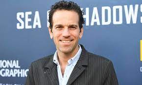 He is a popular news anchor in mexico, hosting a show called despierta on. Carlos Loret De Mola Se Despide De Televisa Dejo Grandes Amigos Y Colegas Companeros De Una Larga Y Fascinante Travesia