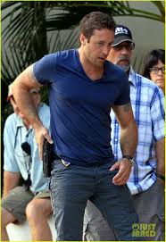 I met with director martin campbell here in los angeles at his office on the sony pictures lot and he asked me to fly to london and test and we tested at pinewood studios. Alex O Loughlin Hawaii Feels Like Australia To Me Photo 2770933 Alex O Loughlin Hawaii Five O Scott Caan Pictures Just Jared