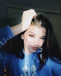 Brooke Monk ha condiviso un post su Instagram: ";)" • Segui il loro account  per vedere 24 post. nel 2020 Sfondo del telefono HD