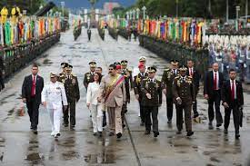 El presidente de venezuela, nicolás maduro, participó este viernes en el desfile militar por la celebración de los 208 años de la firma de la declaración de la independencia del país. Por Que Los Militares Venezolanos No Le Dan La Espalda A La Dictadura The New York Times