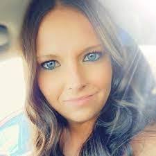 Fawn Marsh's Instagram, Twitter & Facebook