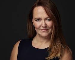 Elaine Ashton's Instagram, Twitter & Facebook