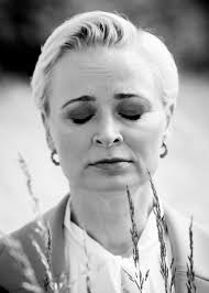 De vandt guldpalmen for en film om ulighed. Og så blev Vicki Berlin sendt  hjem på hotellet, fordi hun ikke var kendt nok