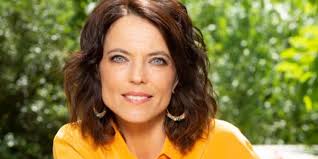 SRF: Hier singt Mona Vetsch für die Nati-Frauen