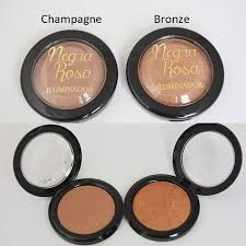 Cuida profundamente da sua pele enquanto proporciona um glow natural. Iluminador Negra Rosa Luxx Make Up