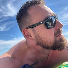 Are there local regulations in Niantic about parking and fishing at night?