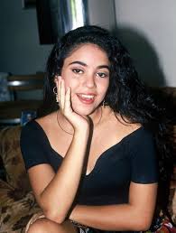 I like that blond hair gives a lot of light onstage and makes my face pop a little more, she said. Kalman Eszter Asztrologus On Twitter Hi Do You Know Shakira Has Dark Hair Or Blonde Originally Thanks