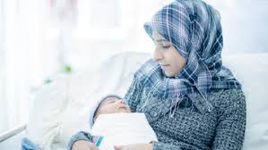 Biasanya, saat berkunjung kita sekaligus membawa kado untuk bayi yang baru lahir tersebut. 7 Doa Untuk Bayi Baru Lahir Yang Penuh Makna Dan Bisa Dibaca Orang Tua